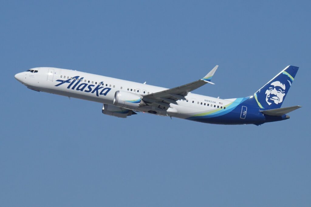 Alaska Airlines Aircraft TAKEOFF at Los Angeles International Airport November 2024