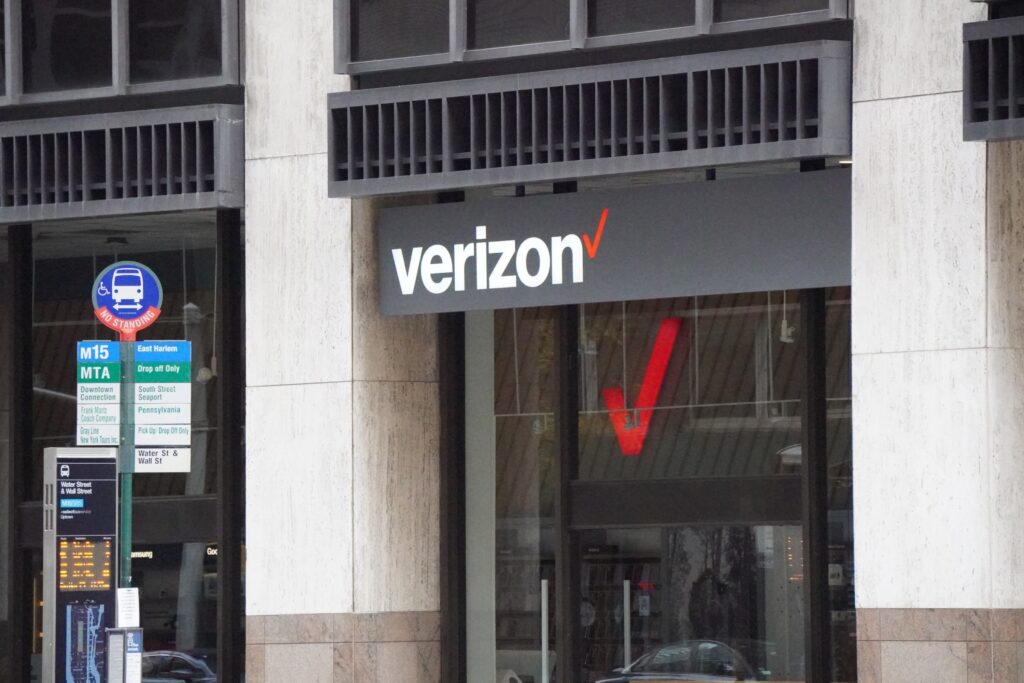 DSC00690 Verizon seen in New York City in November 2021