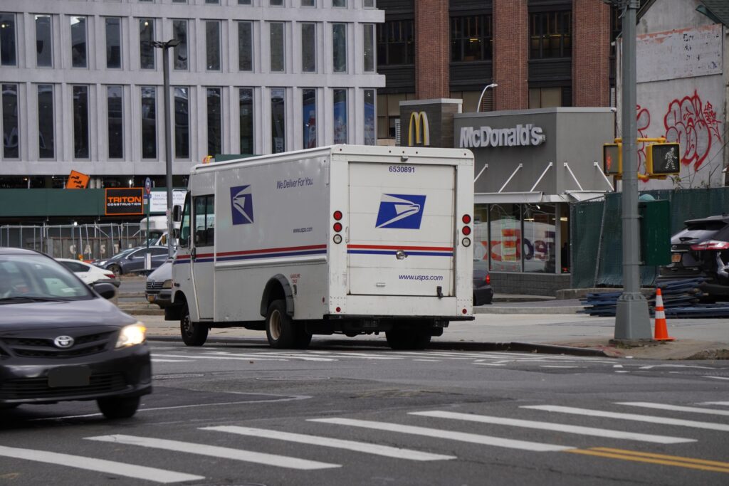 DSC00893 USPS truck seen in New York City in November 2021