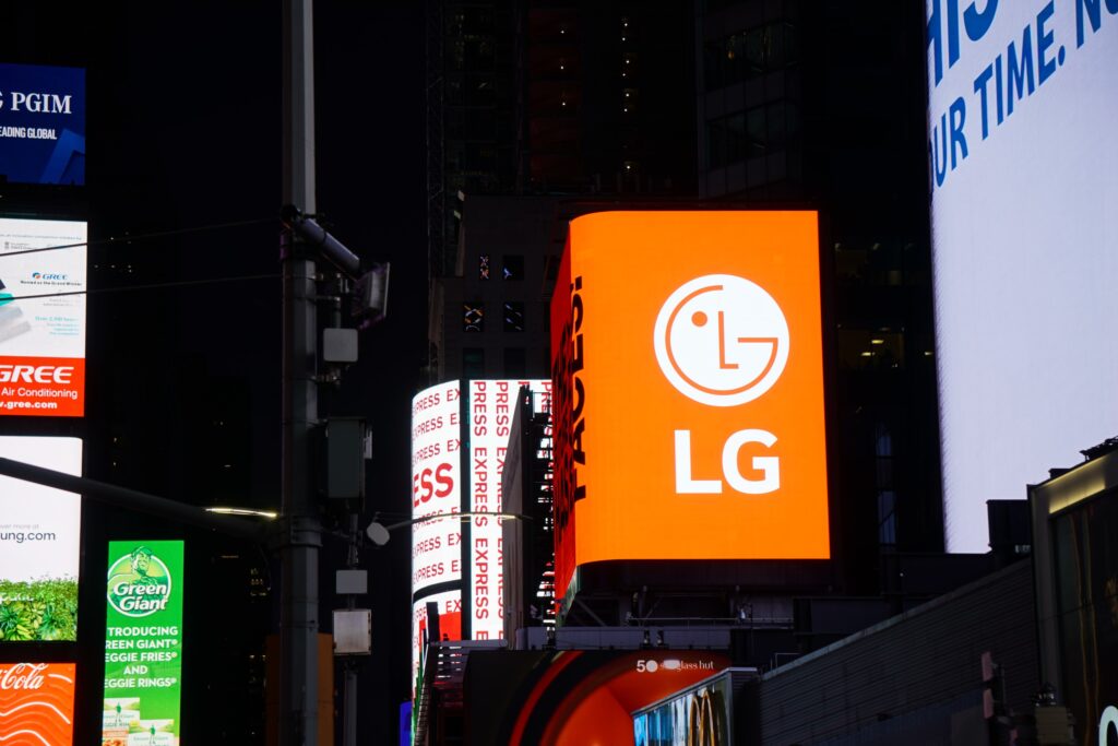 DSC01169 LG seen in New York City in November 2021