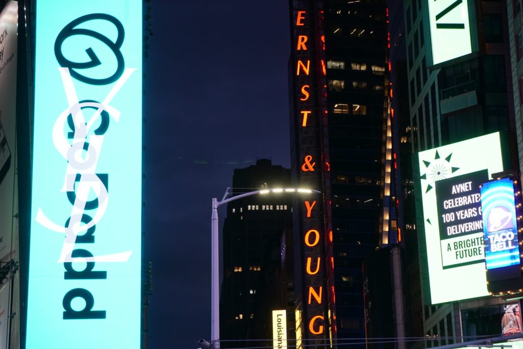 DSC01184 Ernst & Young seen in New York City in November 2021