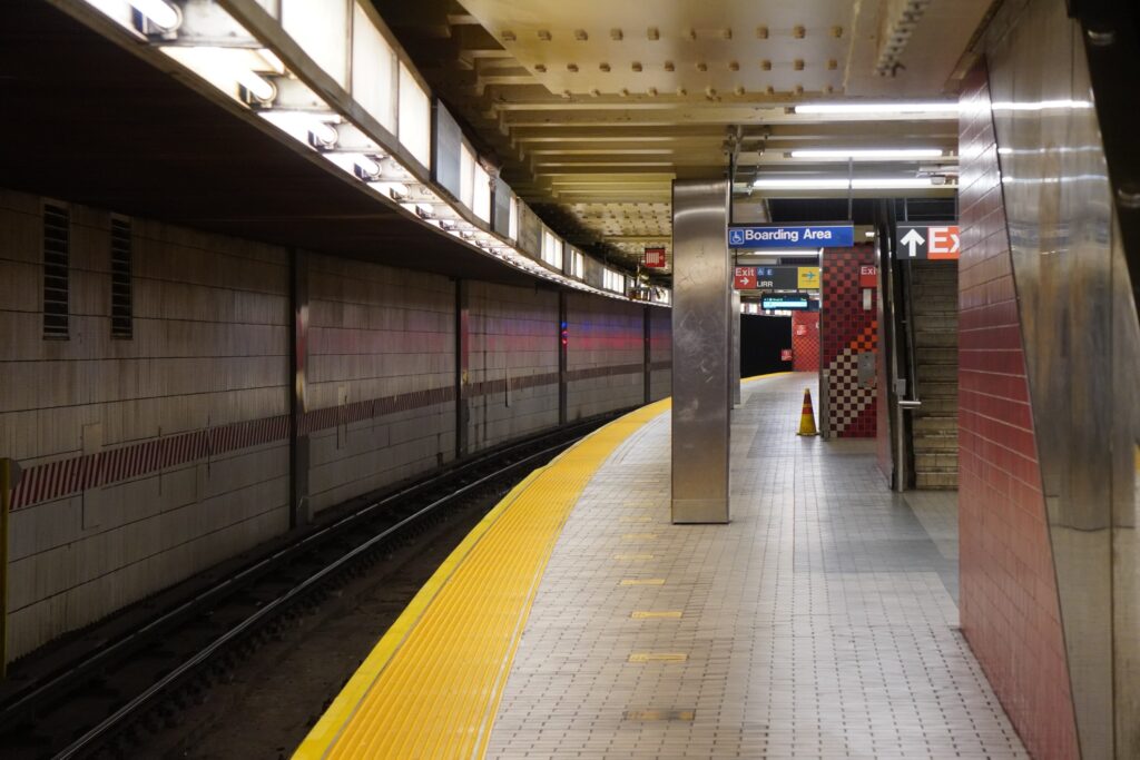 DSC01559 Subway station platform seen in New York City in November 2021