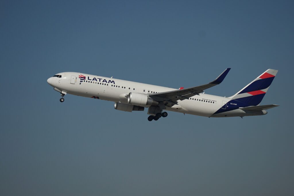 Latam takeoff at Los Angeles International Airport November 2024