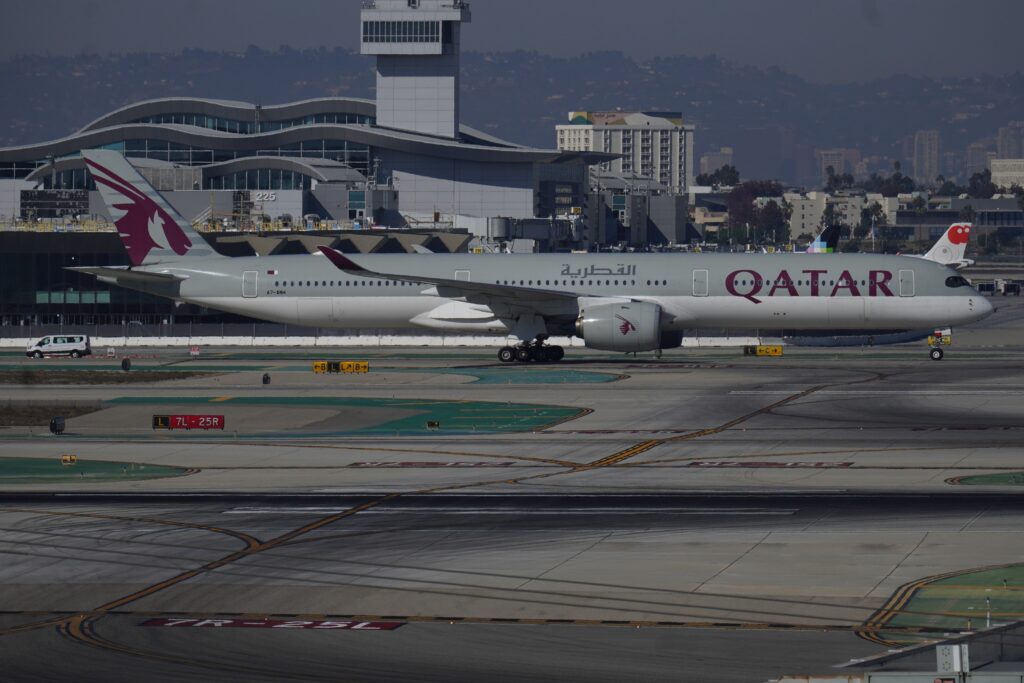 QATAR AIRWAYS at Los Angeles International Airport November 2024