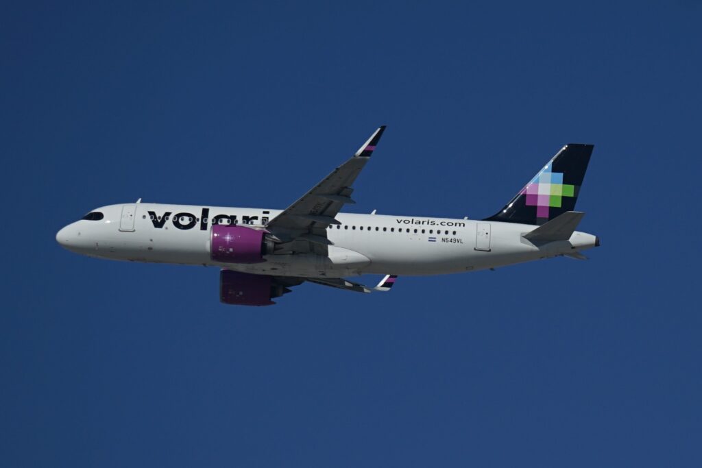 Volaris takeoff at Los Angeles International Airport November 2024